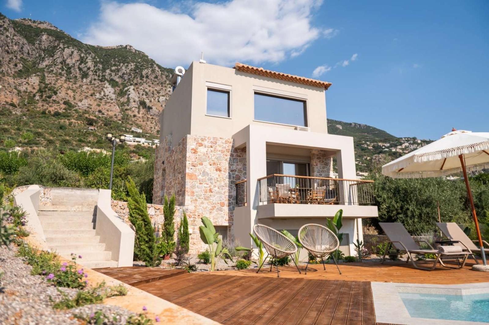 Petradi Suites Каламата Екстер'єр фото